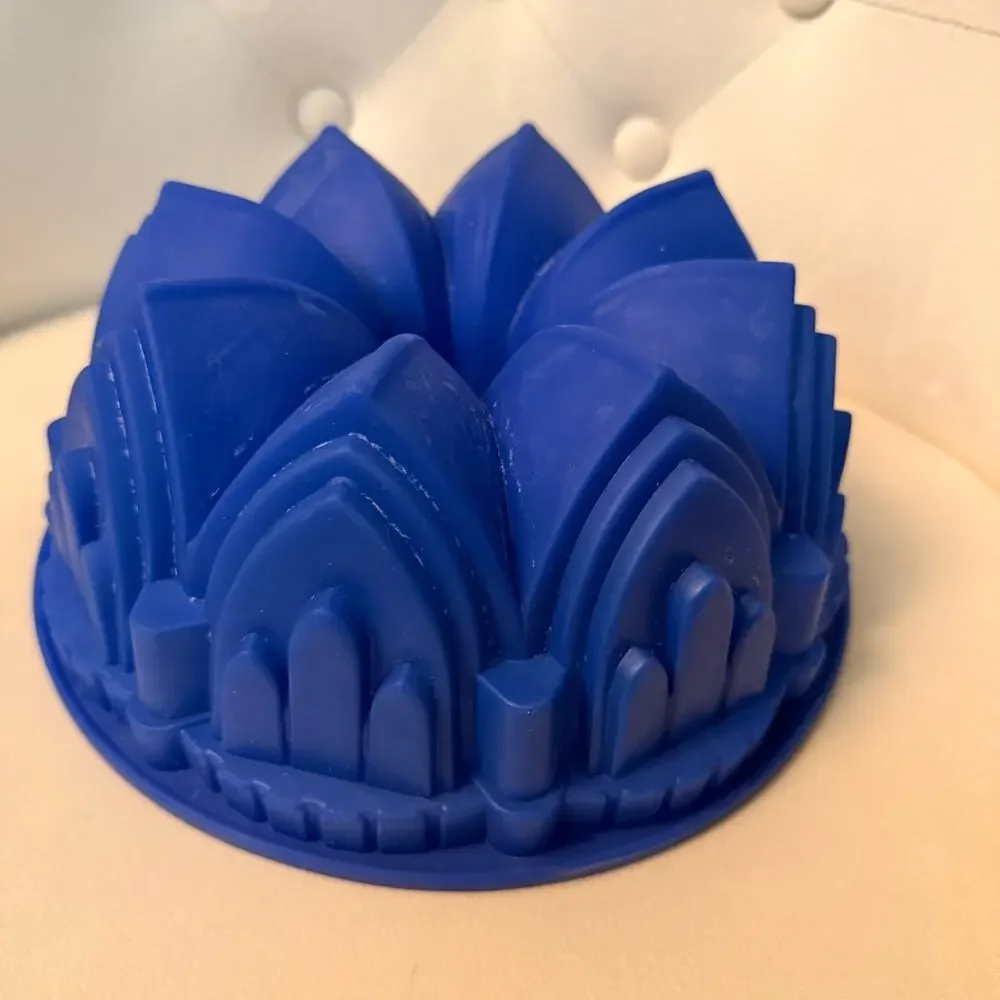 Silicone Bundt Cake Pan - NEW